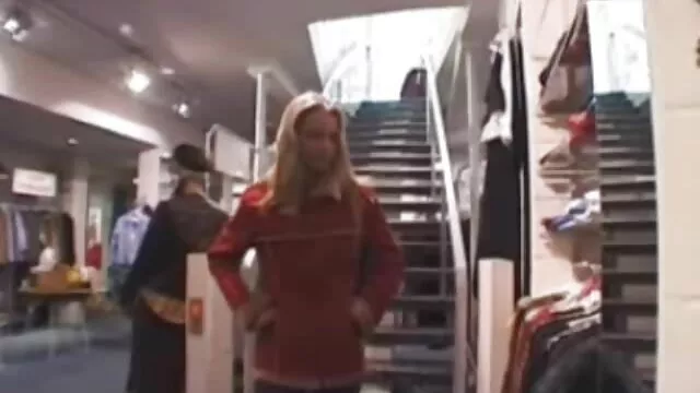 Rubia entra en masajeseroticosjaponeses la sala de calderas y obtiene su culo caliente al vapor W