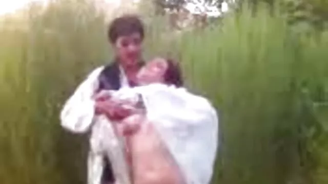 Kinky Asian videos eroticos ecuatorianos skank disfruta complaciendo la erección gorda de su hombre