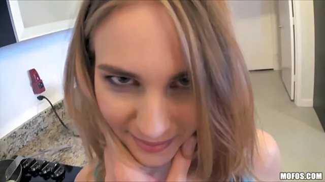 Adolescente follada analmente ama profundamente en sus dulces videos eroticos les agujeros