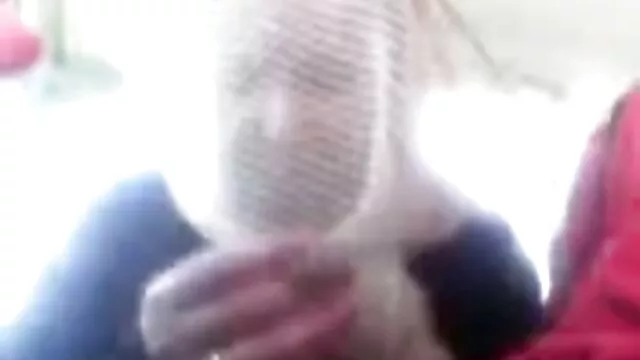 Padrastro calma a videos eroticos celular la hijastra británica