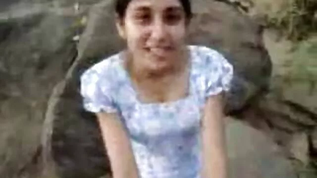 Hermano alemán pilla a su pequeña hermanastra en videos de relatos xxx el baño y se la folla