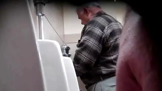Gran culo de la abuela monta una polla dura videos masajes eroticos gratis